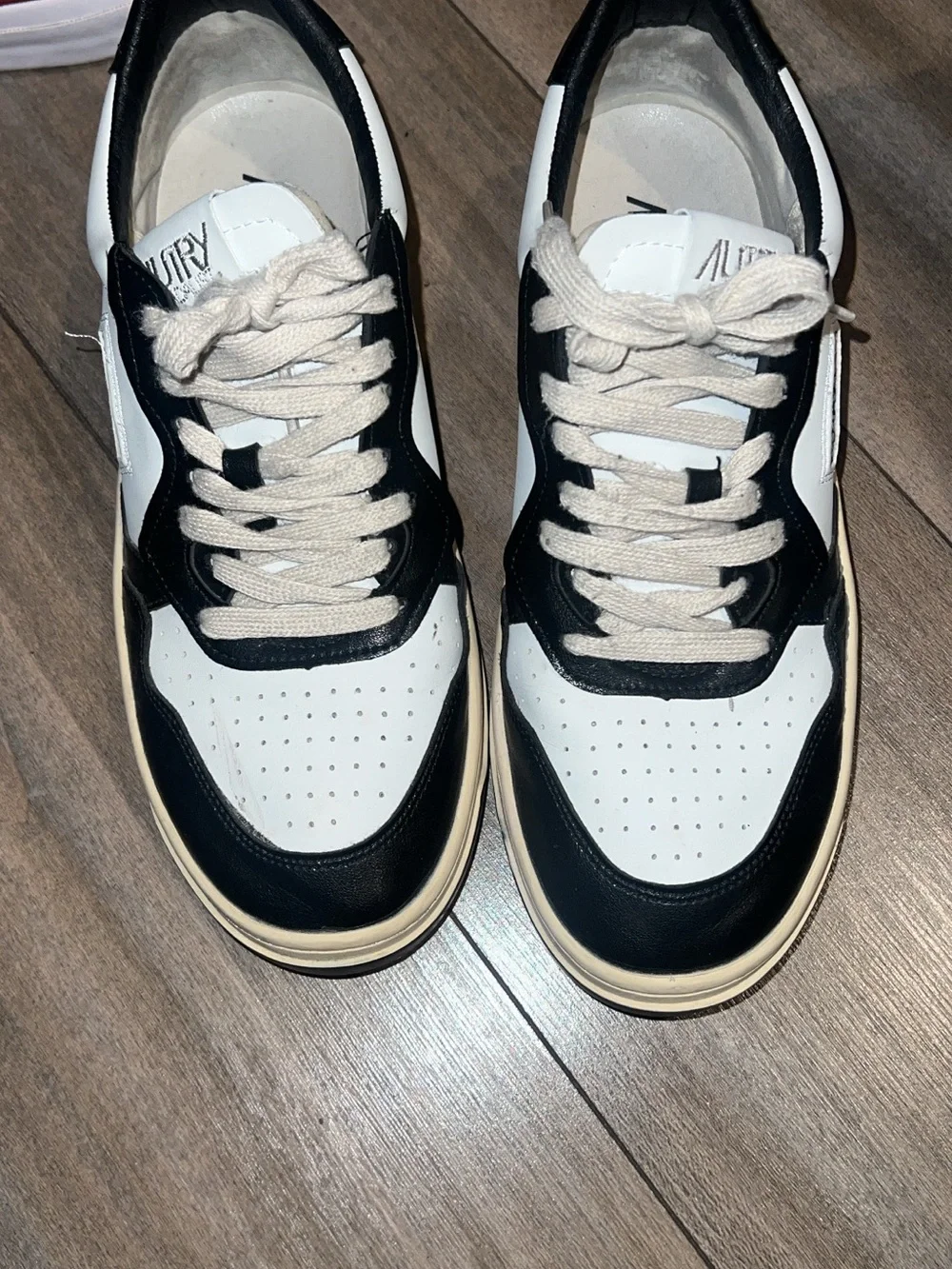 Autry Mens White & Black Low-Top Leather Sneakers